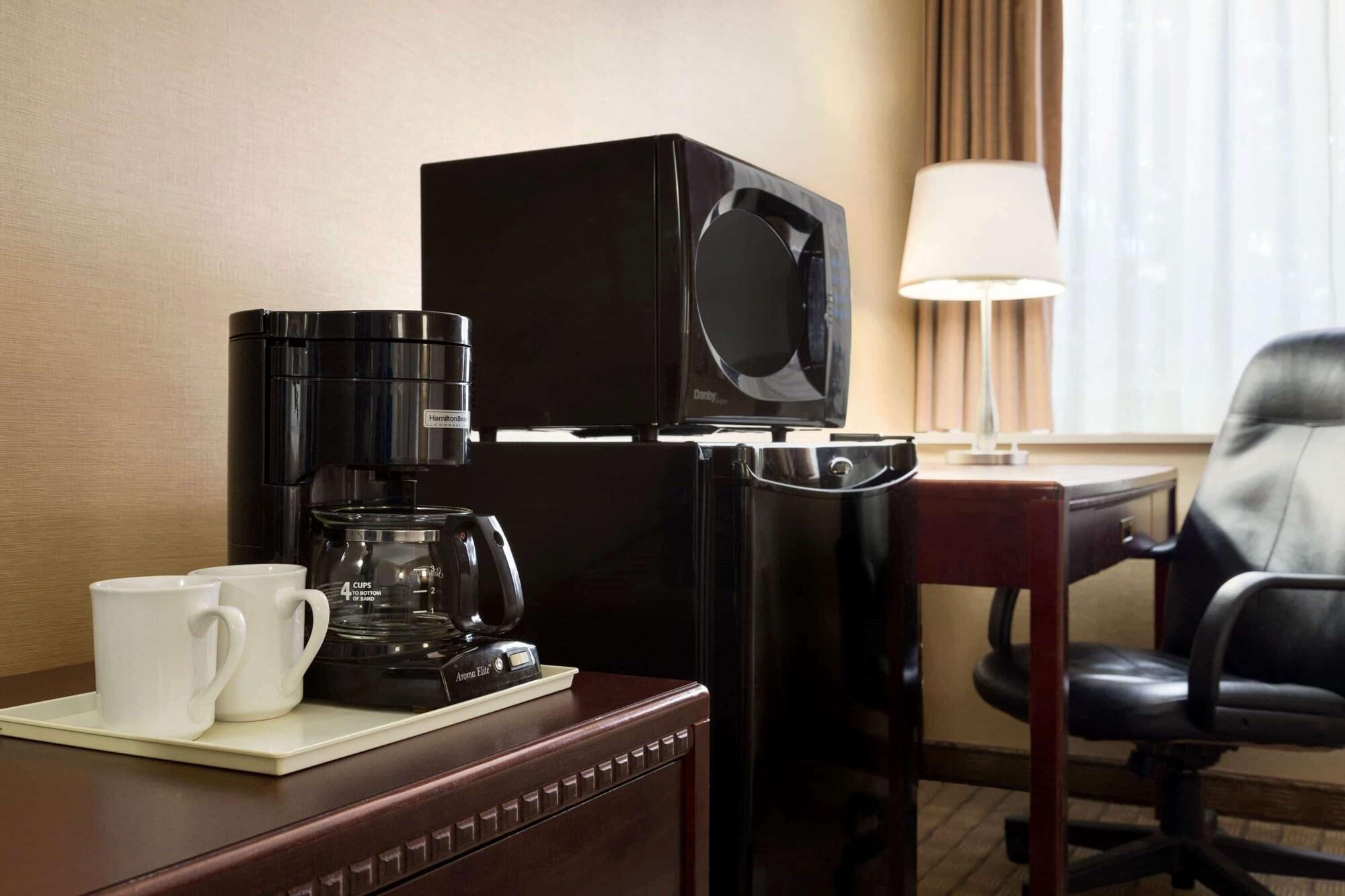 Travelodge By Wyndham Toronto East Dış mekan fotoğraf