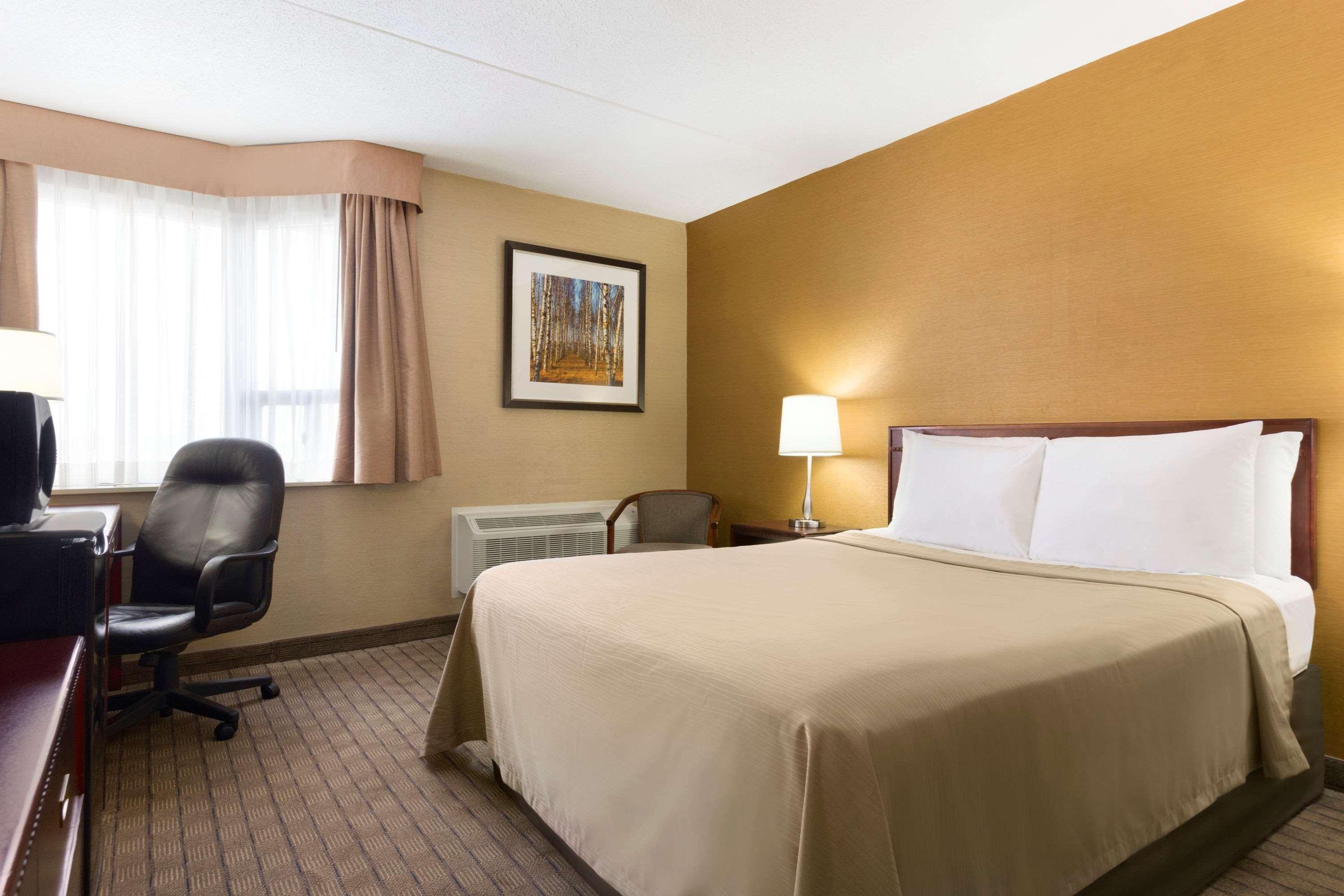 Travelodge By Wyndham Toronto East Dış mekan fotoğraf