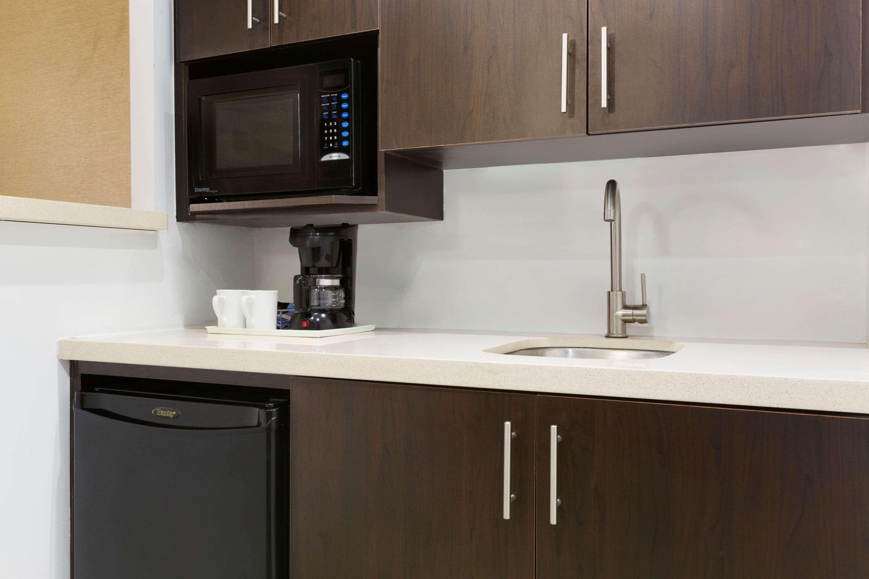 Travelodge By Wyndham Toronto East Dış mekan fotoğraf
