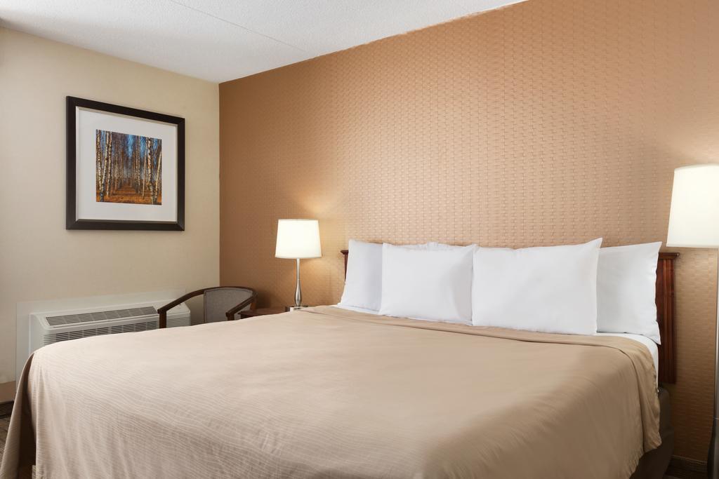 Travelodge By Wyndham Toronto East Dış mekan fotoğraf