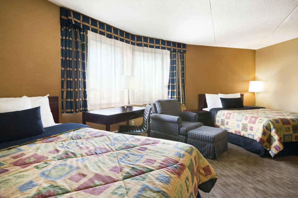Travelodge By Wyndham Toronto East Dış mekan fotoğraf