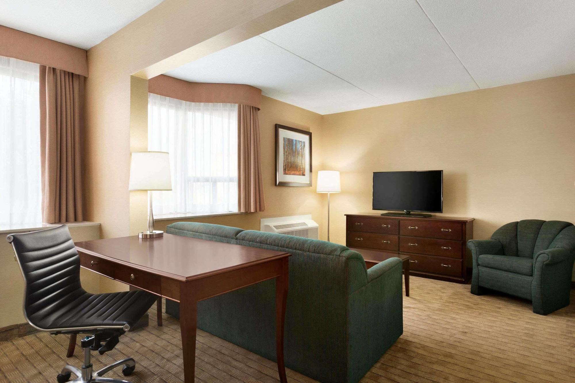 Travelodge By Wyndham Toronto East Dış mekan fotoğraf