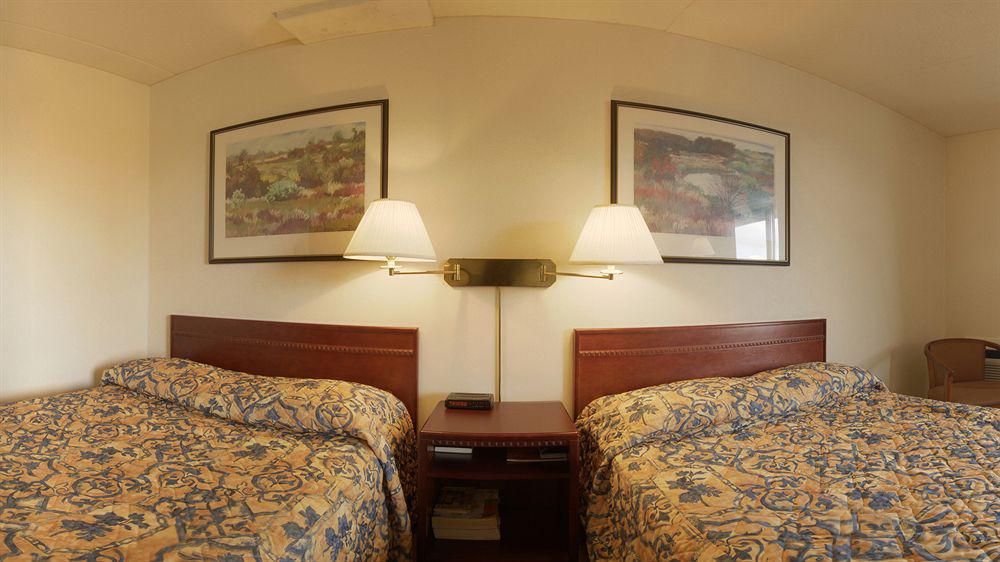 Travelodge By Wyndham Toronto East Dış mekan fotoğraf