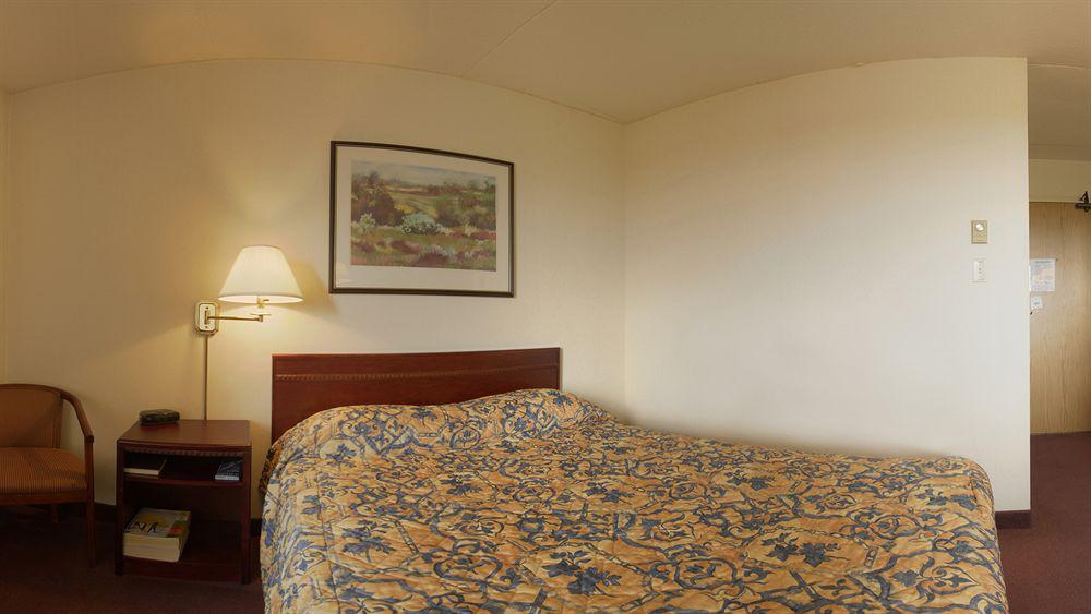Travelodge By Wyndham Toronto East Dış mekan fotoğraf
